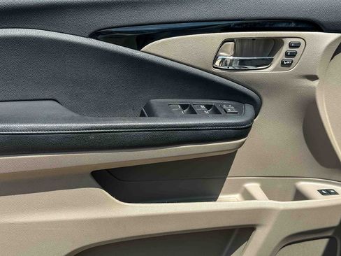 Used 2019 Honda Pilot Elite image 17