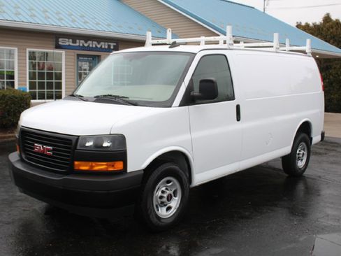 Used 2022 GMC Savana 2500 image 1