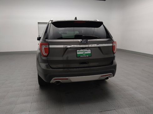 Used 2017 Ford Explorer XLT image 6