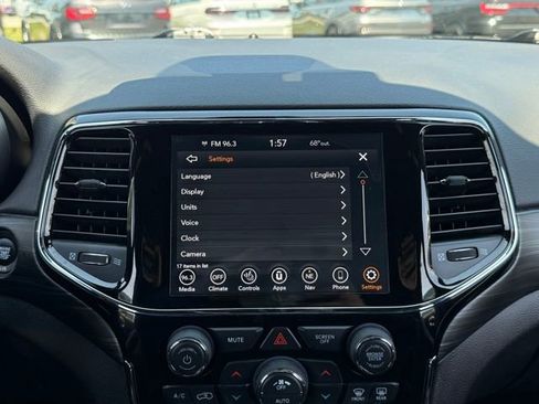 Used 2020 Jeep Grand Cherokee Altitude AWD/4WD image 23