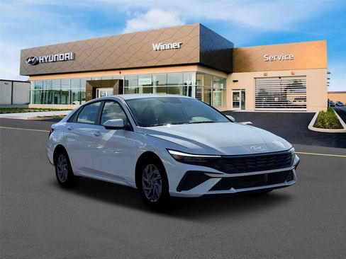 New 2026 Hyundai Elantra Hybrid FWD image 11