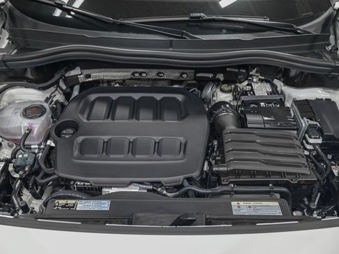 Used 2025 Volkswagen Tiguan SE AWD/4WD image 11