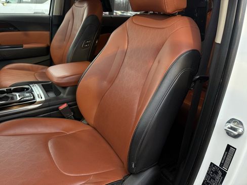 Used 2022 Kia Carnival SX image 24