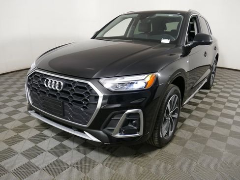 Used 2023 Audi Q5 2.0T Premium w/ Convenience Package AWD/4WD image 3