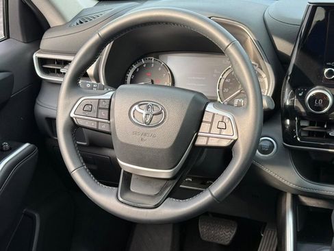 Used 2025 Toyota Highlander XLE image 14