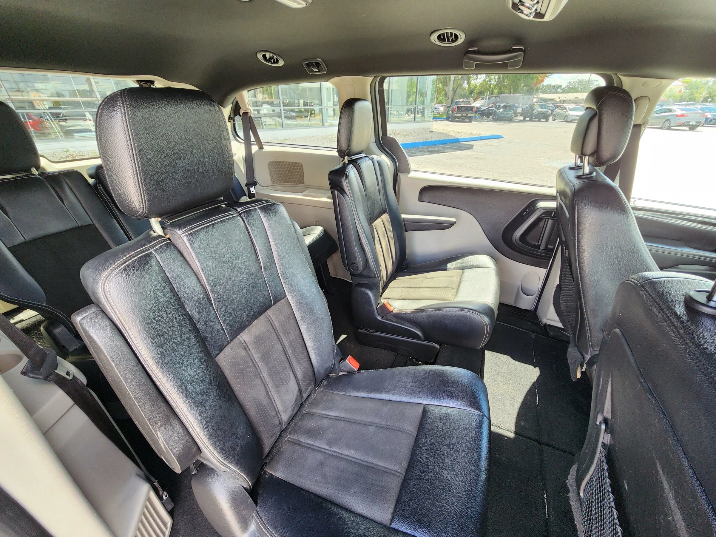 Used 2019 Dodge Grand Caravan SXT FWD image 11
