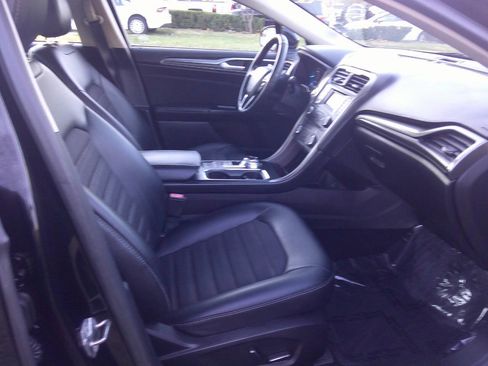 Used 2017 Ford Fusion SE w/ Equipment Group 201A image 15