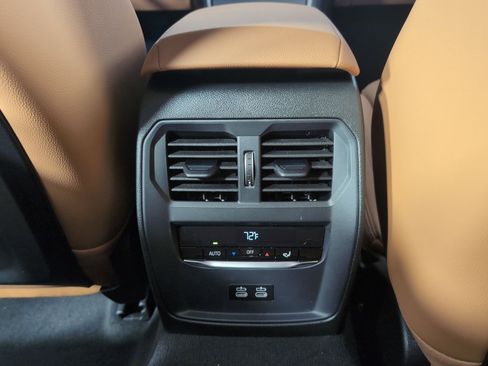 Used 2026 BMW 330i Sedan w/ Convenience Package image 29