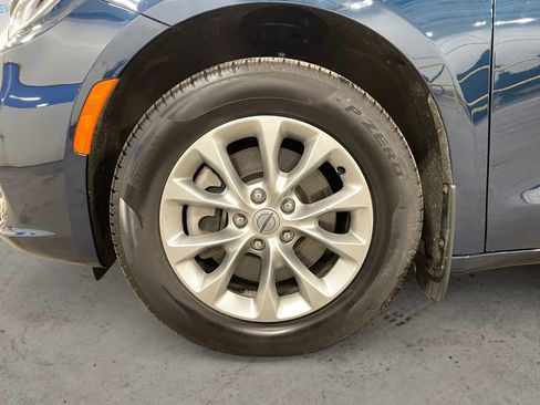 Used 2025 Chrysler Pacifica Select AWD/4WD image 14