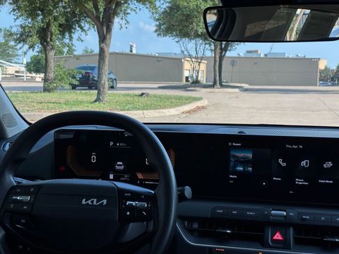 Used 2025 Kia K4 FWD image 36