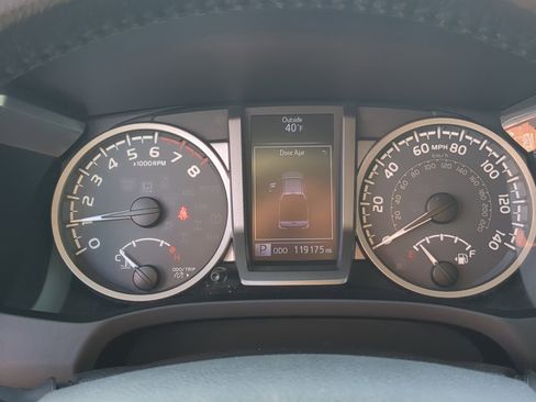 Used 2016 Toyota Tacoma image 25