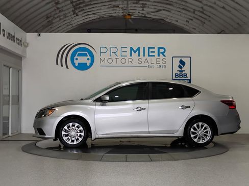 Used 2019 Nissan Sentra SV FWD image 3