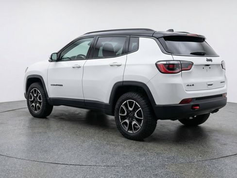 Used 2025 Jeep Compass Trailhawk AWD/4WD image 6