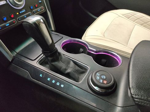 Used 2016 Ford Explorer Platinum image 26