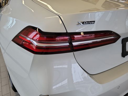 Used 2024 BMW 530i xDrive w/ Premium Package AWD/4WD image 11