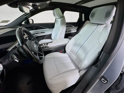 Used 2024 Cadillac Lyriq Luxury AWD/4WD image 16
