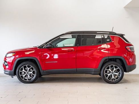 Used 2025 Jeep Compass Limited image 24