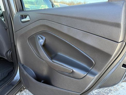 Used 2017 Ford Escape SE image 28