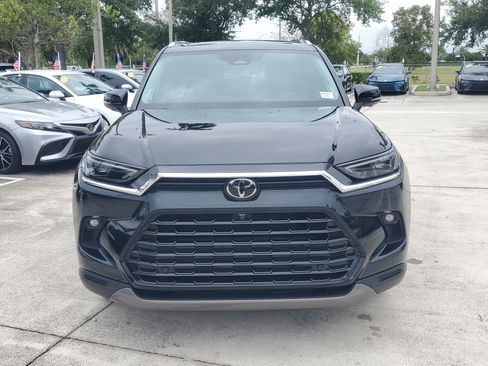 Certified 2025 Toyota Grand Highlander FWD image 8