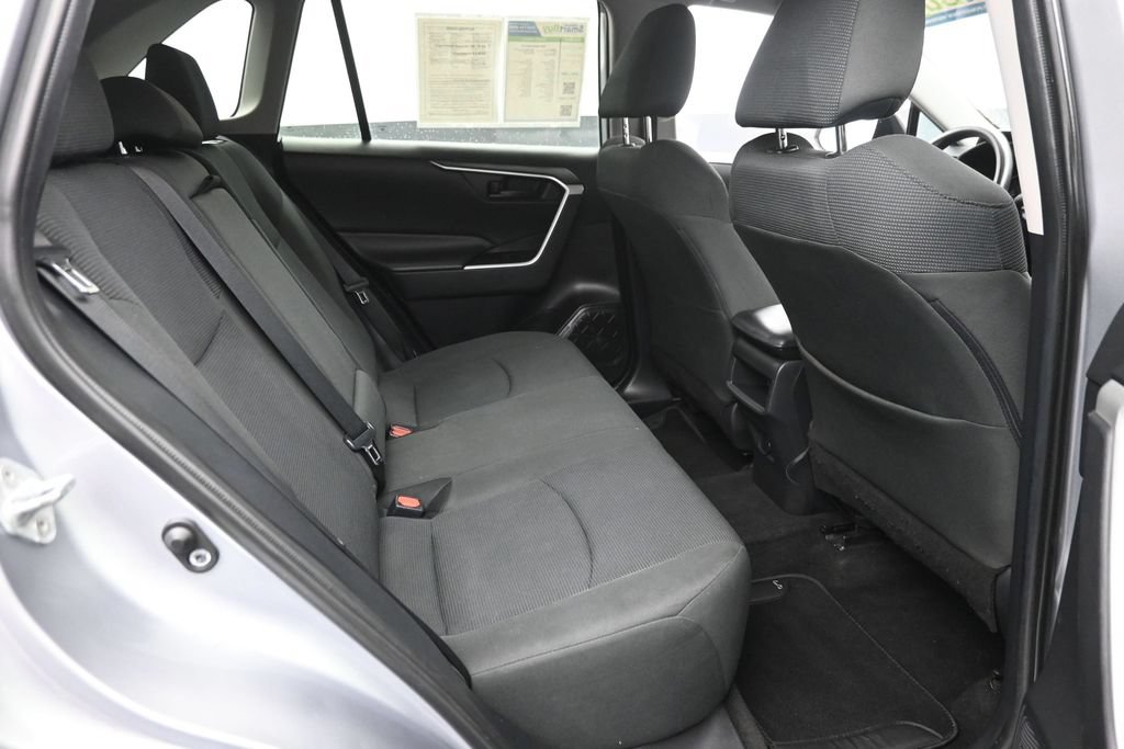 Used 2020 Toyota RAV4 LE FWD image 10