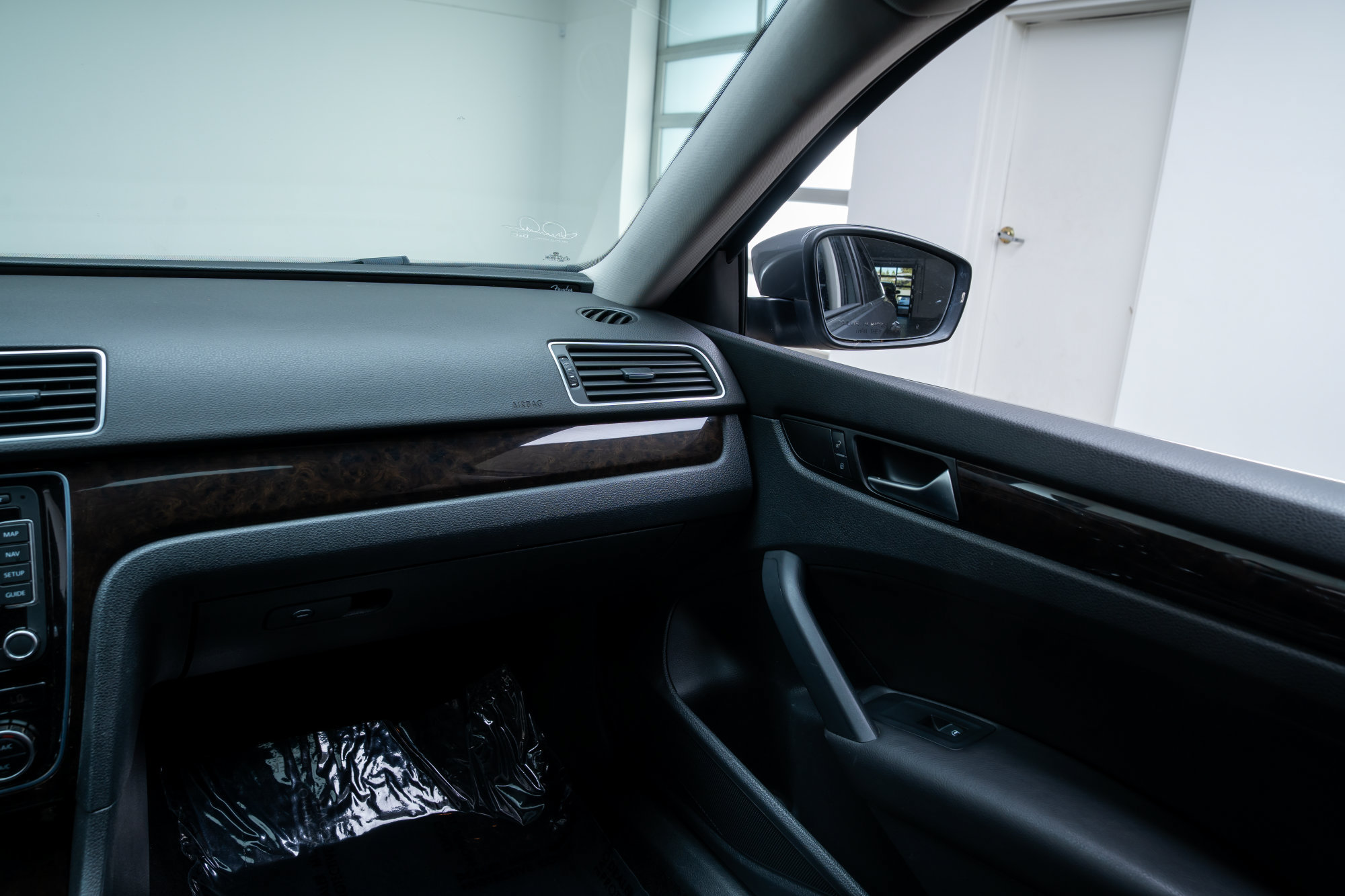 Used 2014 Volkswagen Passat TDI SEL Premium FWD image 10