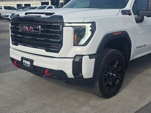 Used 2025 GMC Sierra 2500 AT4 w/ AT4 Premium Plus Package AWD/4WD image 11