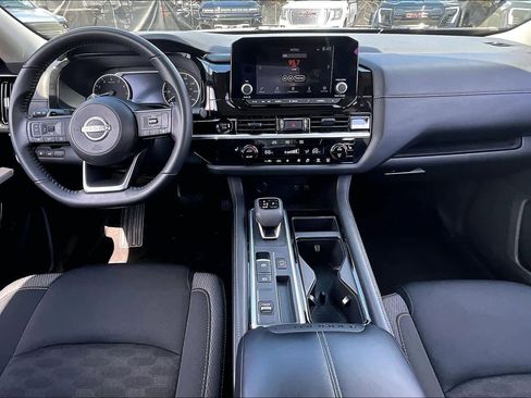 Used 2025 Nissan Pathfinder SV image 15