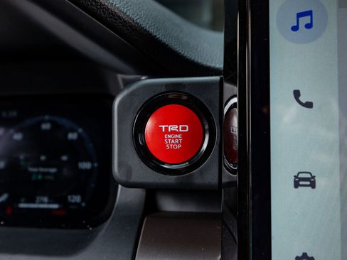 Used 2025 Toyota Tacoma TRD Off-Road image 23