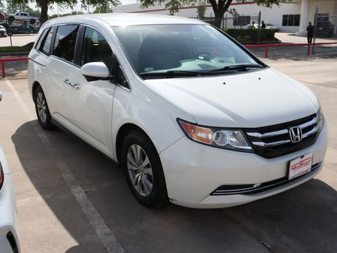 Used 2016 Honda Odyssey SE image 2