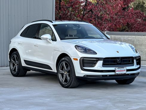 Used 2025 Porsche Macan image 10