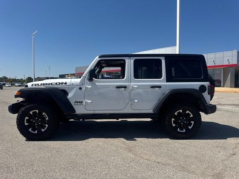 Used 2025 Jeep Wrangler Unlimited Rubicon AWD/4WD image 3