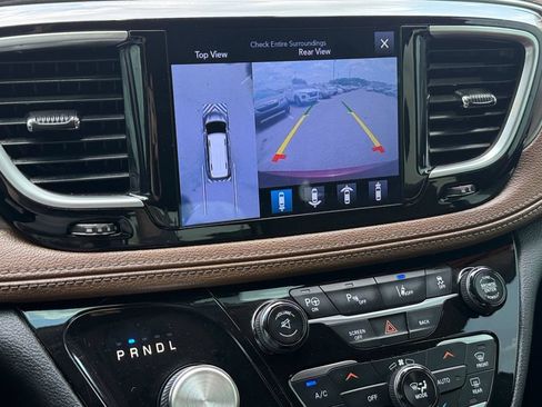 Used 2017 Chrysler Pacifica Limited FWD image 28