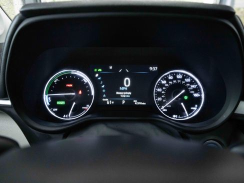 Used 2023 Toyota Sienna Limited image 16