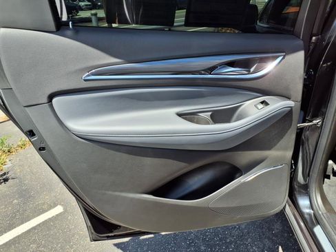 Used 2024 Buick Enclave Essence image 23