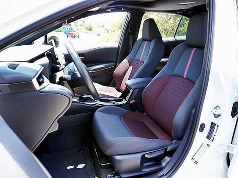 Used 2023 Toyota Corolla SE w/ SE Premium Package FWD image 15