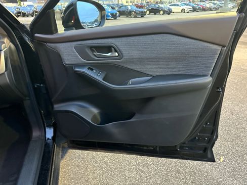 Used 2023 Nissan Rogue SV image 14