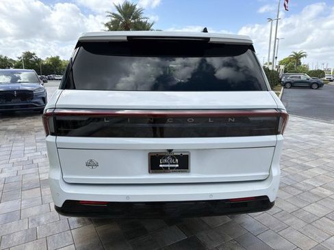 New 2026 Lincoln Navigator Reserve AWD/4WD image 3
