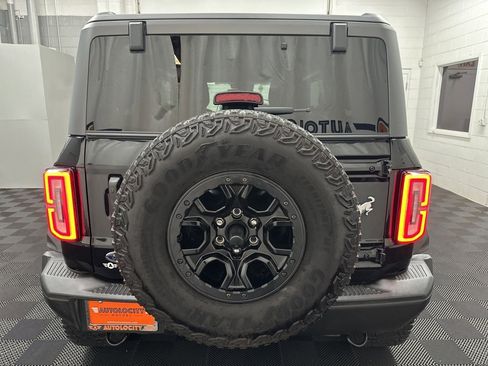 Used 2023 Ford Bronco Badlands image 9