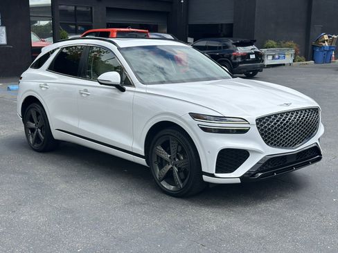 Used 2022 Genesis GV70 3.5T Sport w/ Sport Prestige Package AWD/4WD image 7