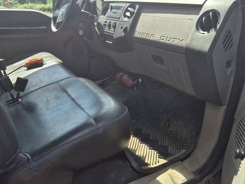 Used 2009 Ford F550 4x4 Regular Cab Super Duty image 9