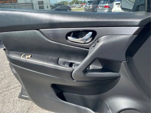 Used 2020 Nissan Rogue SV AWD/4WD image 23