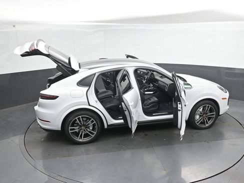 Used 2023 Porsche Cayenne Turbo AWD/4WD image 49