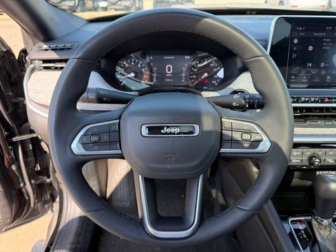 Used 2025 Jeep Compass Latitude w/ Sun & Sound Group AWD/4WD image 14