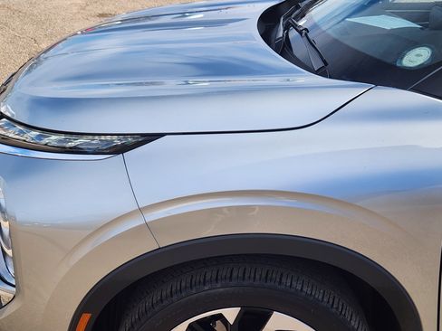 Used 2022 Mitsubishi Outlander SE image 6