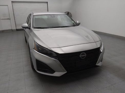 Used 2023 Nissan Altima 2.5 SV image 14
