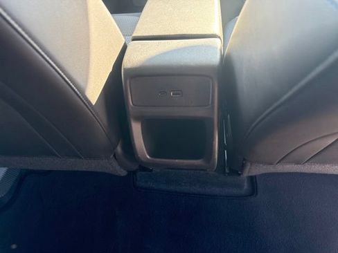 Used 2025 Chevrolet Trax LT w/ LT Convenience Package FWD image 32