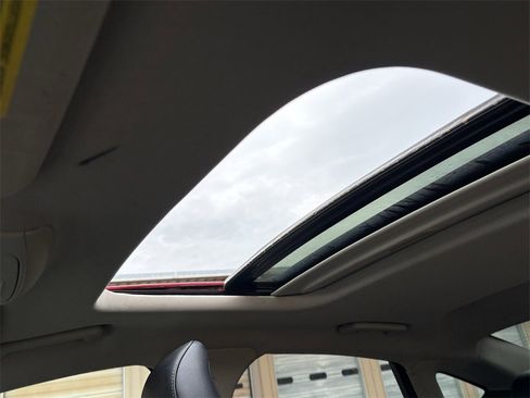 Used 2017 Ford Fusion SE w/ Fusion SE Technology Package image 20