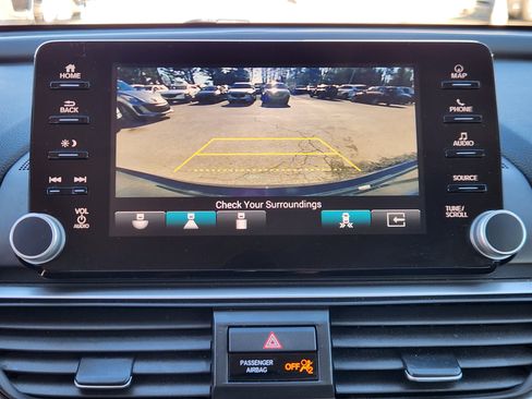 Used 2018 Honda Accord Touring image 14