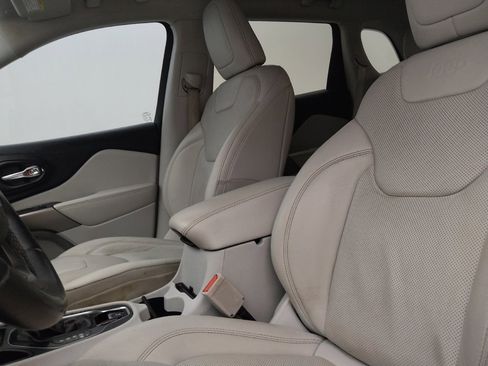 Used 2019 Jeep Cherokee Limited image 17