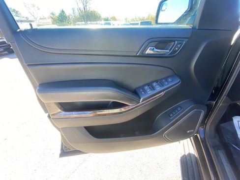 Used 2018 Chevrolet Suburban LT image 9